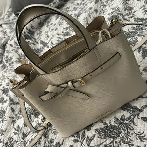 Michael kors cream tote bag in like new condition